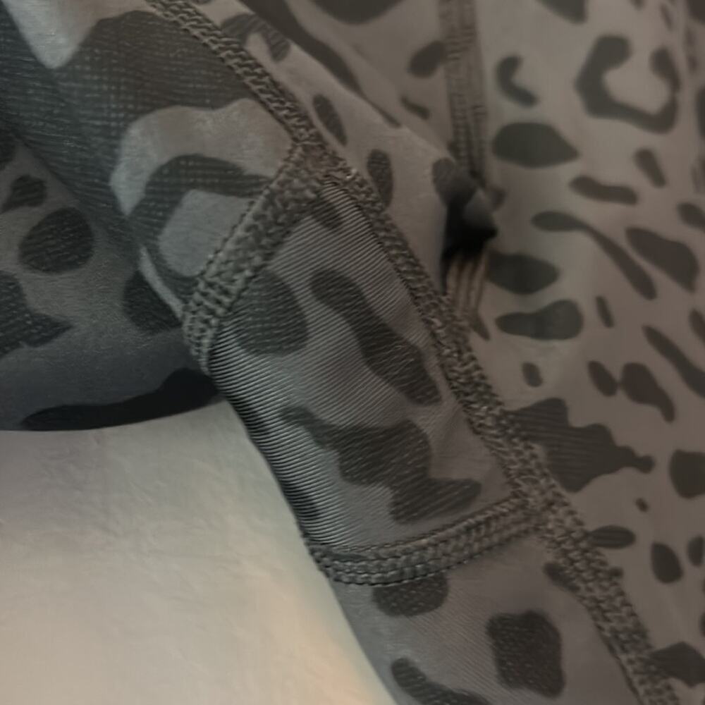 Lululemon Crop Leggings 4 - Picture 8 of 11